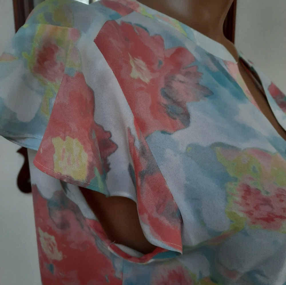🏷SOLD. Calvin Klein. Medium  floral blouse. I ❤️ Bundles - Picture 5 of 6
